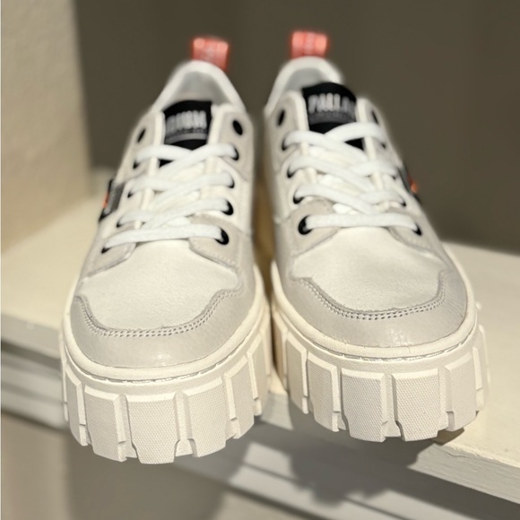 Palladium Pallatower Lo Star White Leather Platform Sneaker  Womens 6 Youth 4.5Y - Picture 7 of 10
